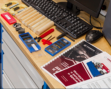 Станок токарный с числовым программным управлением, оснащенный щитком-экраном из оргстекла – портал поставщиков НСППО - 8